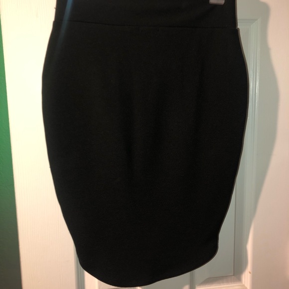 Burgundy bodycon skirt - Picture 4 of 4
